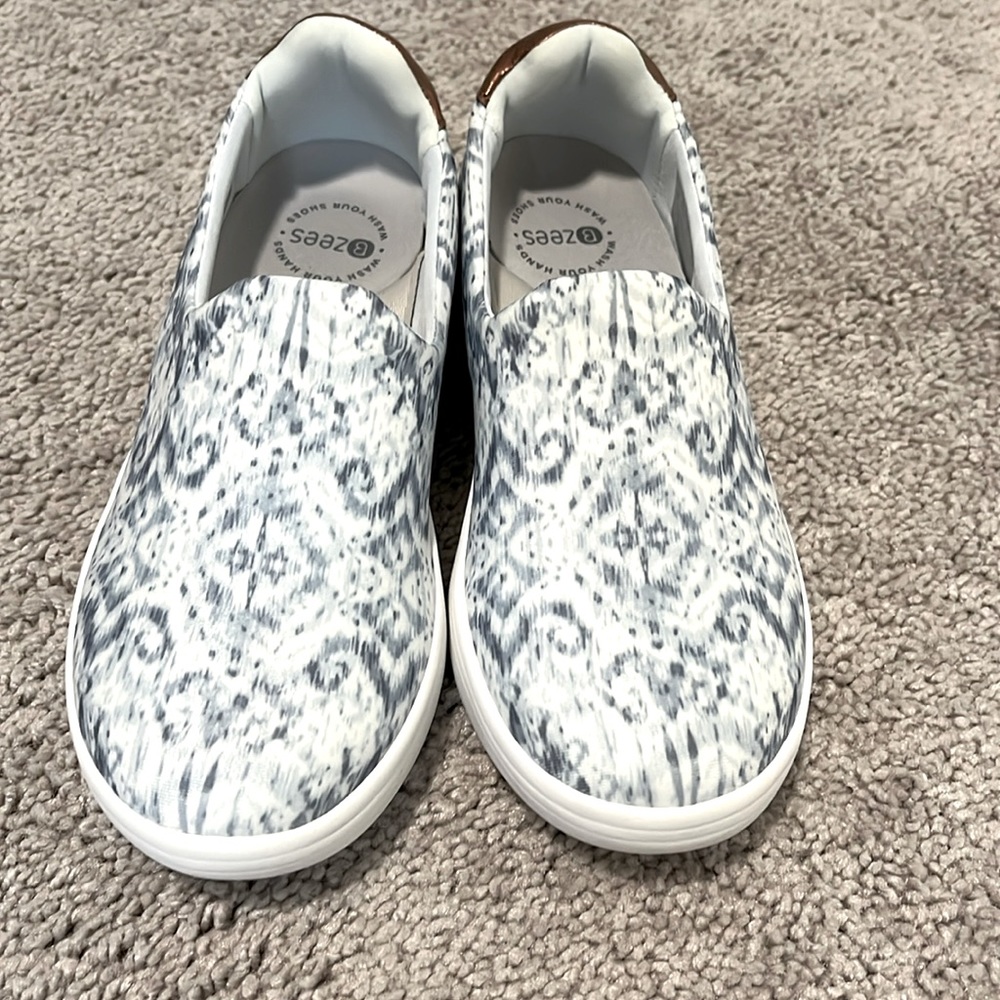 Shoes, casual, memory foam 6 M
